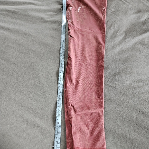 Lululemon top and leggings - Picture 10 of 12